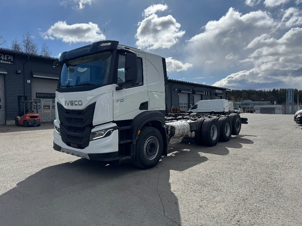 Iveco X-Way AT350X54 8x4 UUTTA MALLIA - Cab chassis truck: picture 1 Iveco X-Way AT350X54 8x4 UUTTA MALLIA - Cab chassis truck: picture 1