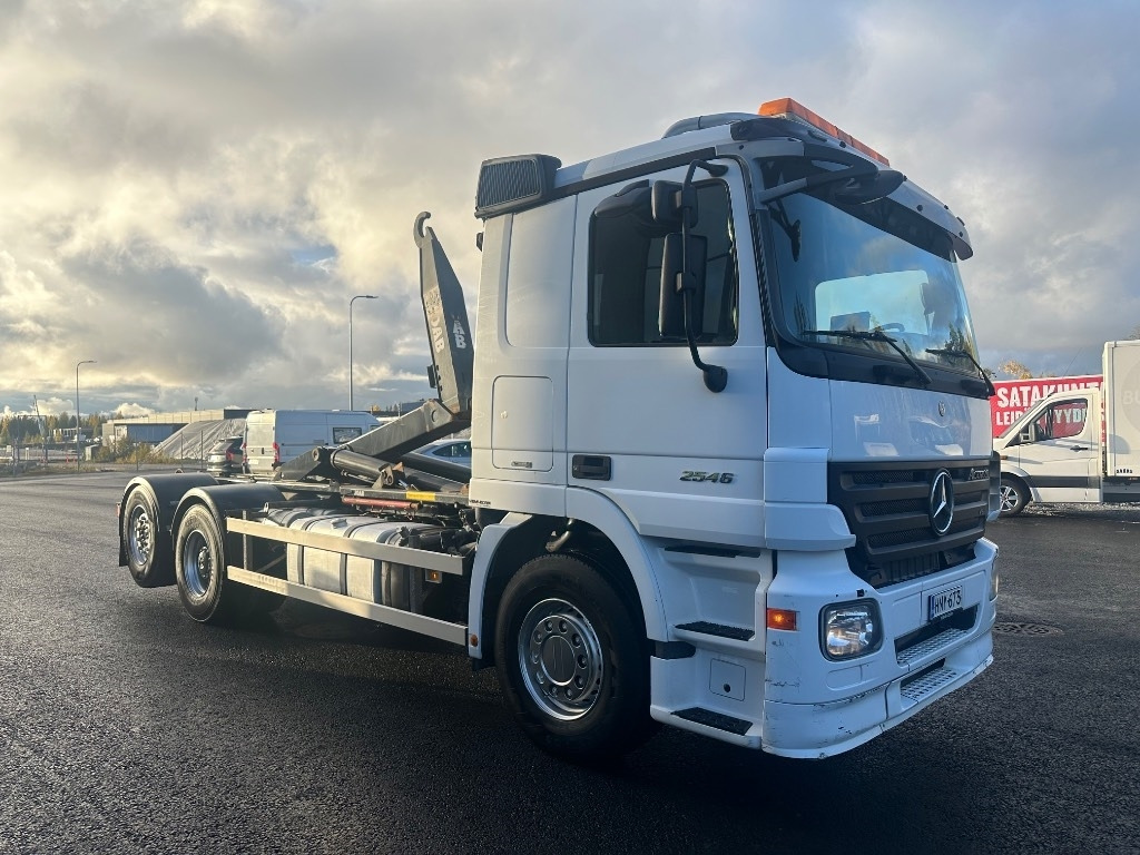 Mercedes-Benz Actros 2545 L 6x2 - Hook lift truck: picture 3 Mercedes-Benz Actros 2545 L 6x2 - Hook lift truck: picture 3