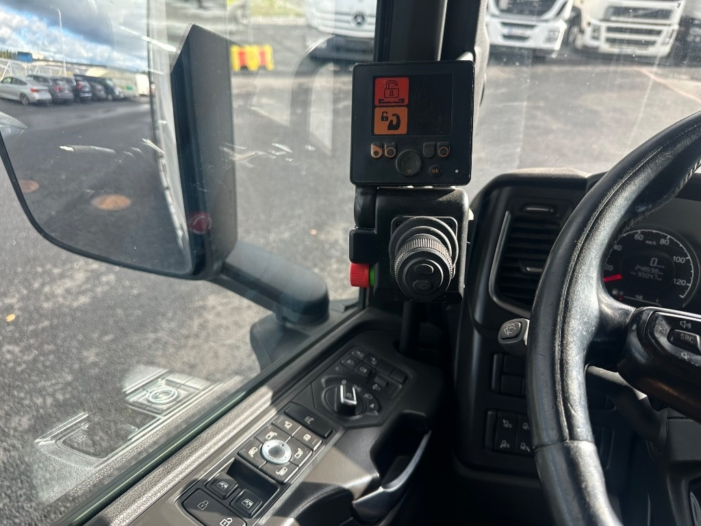 Hook lift truck Scania P 370 6x2*4: picture 19