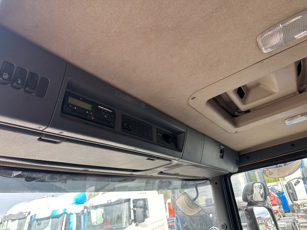 Lease a Scania P370 6x2*4  Scania P370 6x2*4: picture 12