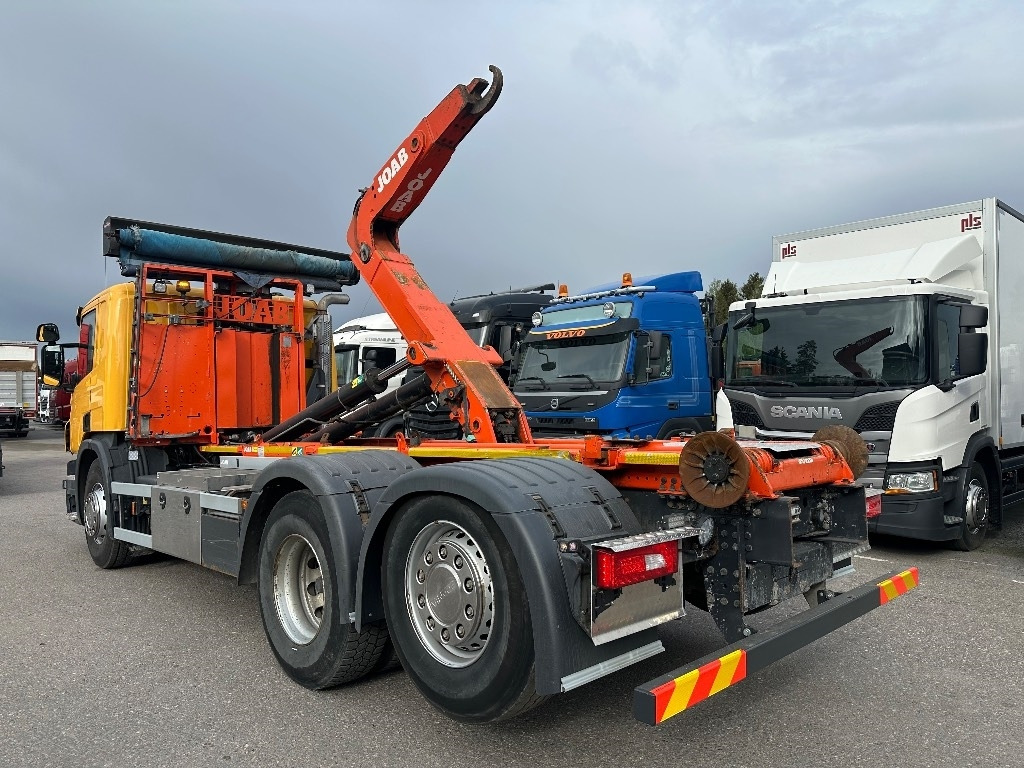 Scania P370 6x2*4 - Hook lift truck: picture 4 Scania P370 6x2*4 - Hook lift truck: picture 4