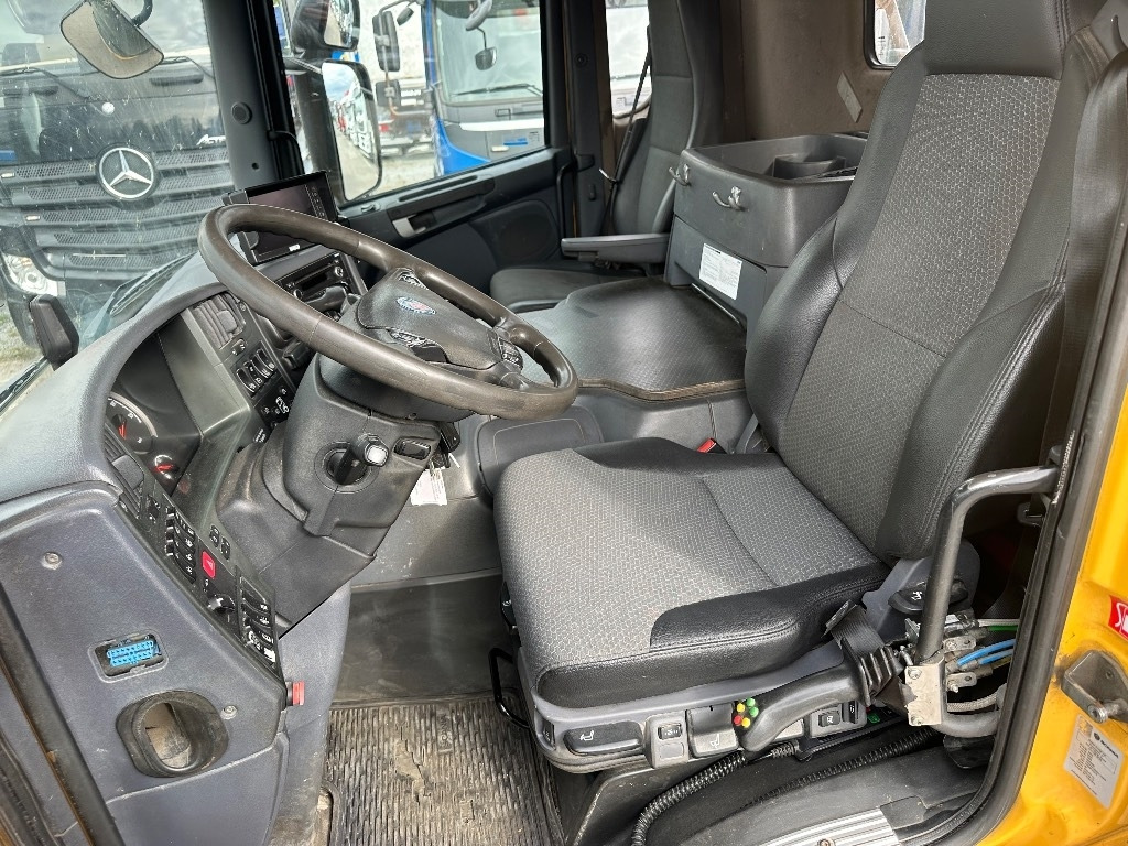 Lease a Scania P370 6x2*4  Scania P370 6x2*4: picture 10