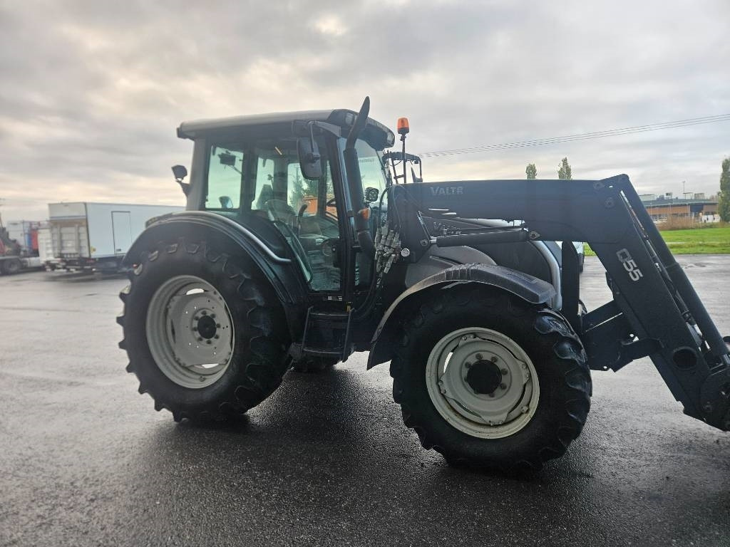 Valtra N121 HT ,53kmh, trukkipiikit, kauha, aura - Farm tractor: picture 4 Valtra N121 HT ,53kmh, trukkipiikit, kauha, aura - Farm tractor: picture 4