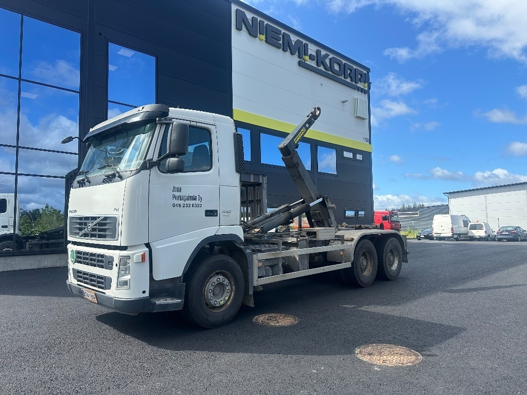 Volvo FH 440 6x4 - Hook lift truck: picture 1 Volvo FH 440 6x4 - Hook lift truck: picture 1