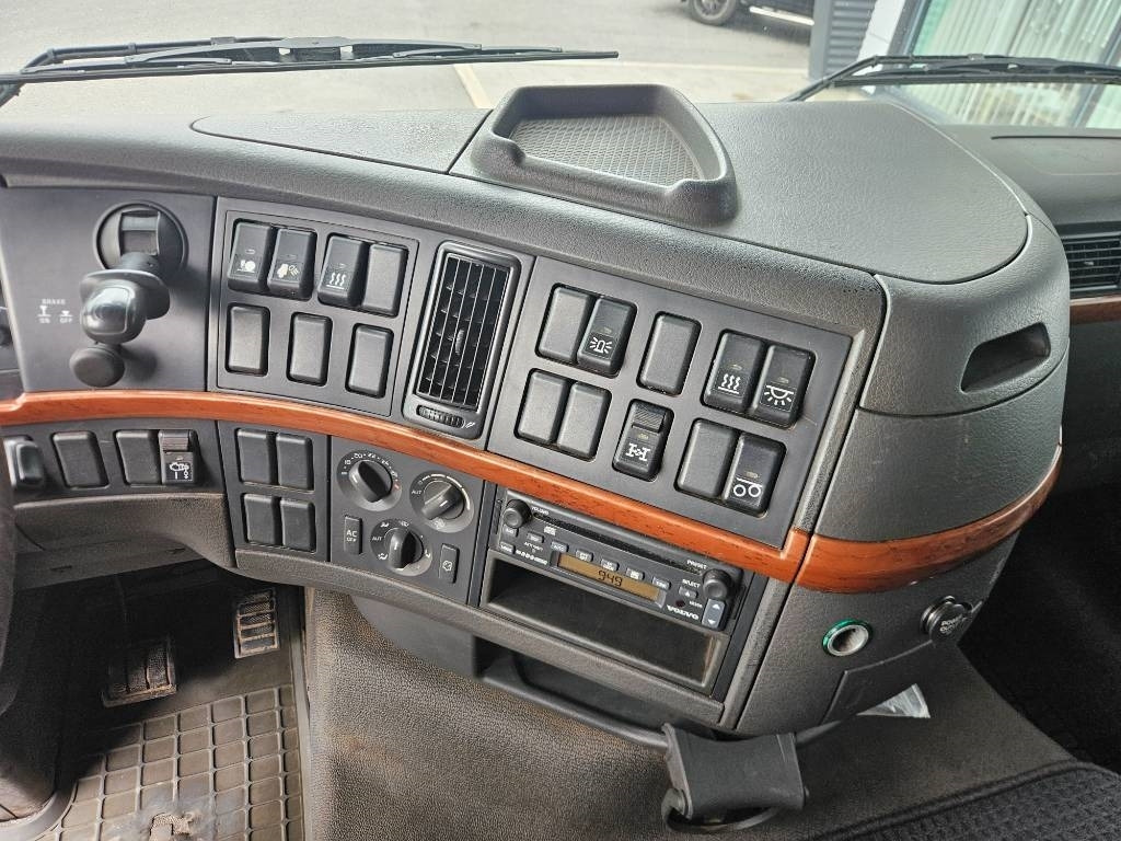 Timber truck Volvo FH12 8x4: picture 18