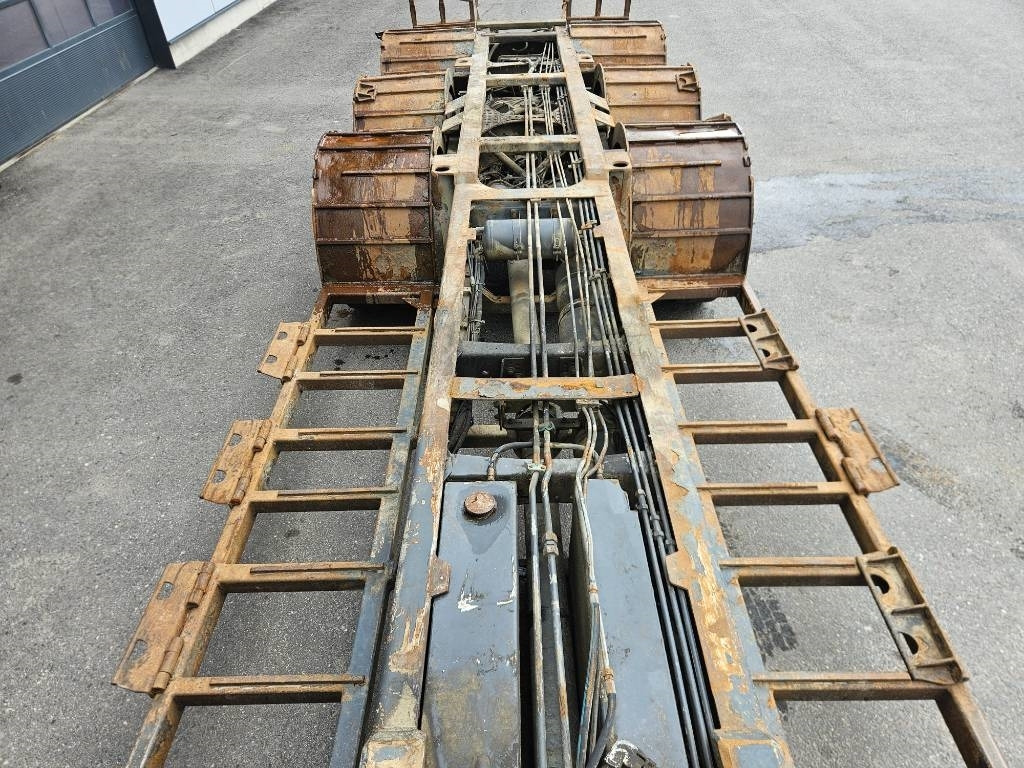 Timber truck Volvo FH12 8x4: picture 10