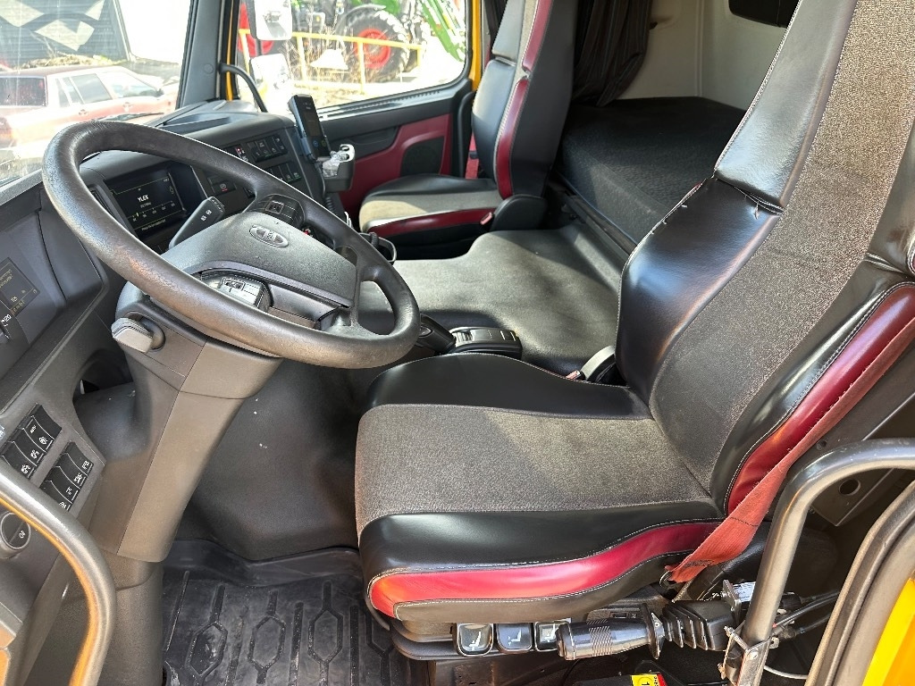 Hook lift truck Volvo FMX 510: picture 12