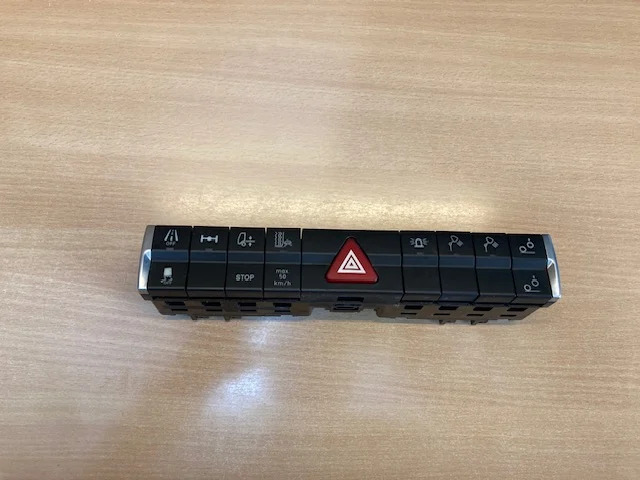 Mercedes A9605401401 – Mercedes switch module - Electrical system for Truck: picture 1 Mercedes A9605401401 – Mercedes switch module - Electrical system for Truck: picture 1