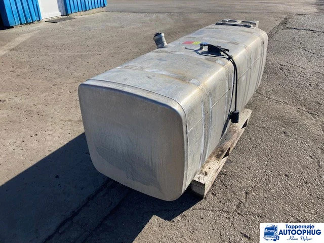 Scania Diesel tank 1000 liter Scania 1896480 - Fuel tank for Truck: picture 4 Scania Diesel tank 1000 liter Scania 1896480 - Fuel tank for Truck: picture 4