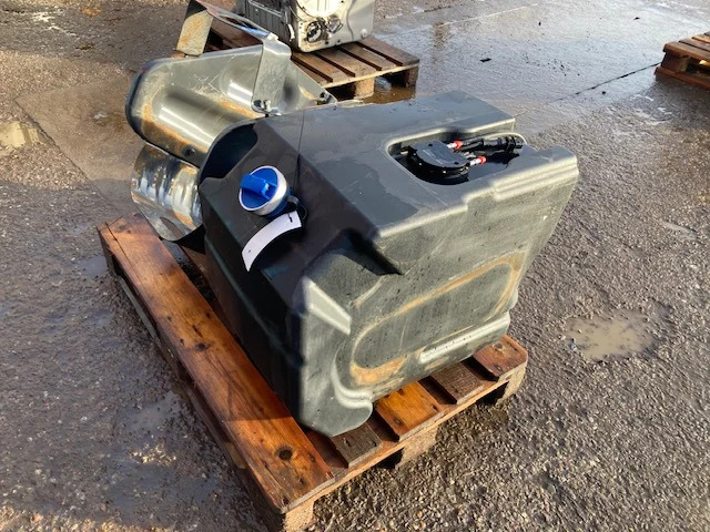 Scania Reductant tank – Scania 2875486 - AdBlue tank for Truck: picture 1 Scania Reductant tank – Scania 2875486 - AdBlue tank for Truck: picture 1