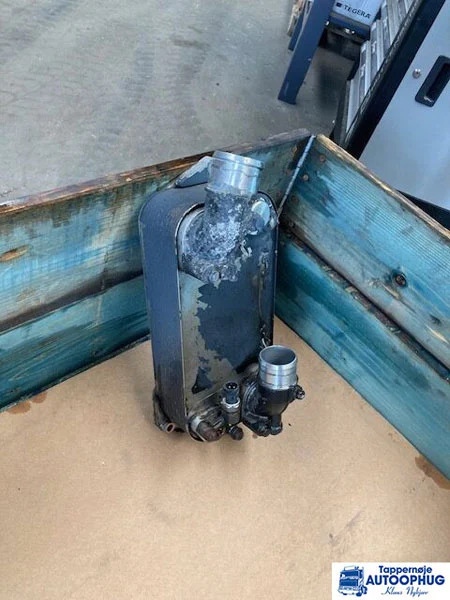 Scania Retarder køler Scania 2114175 - Gearbox and parts for Truck: picture 1 Scania Retarder køler Scania 2114175 - Gearbox and parts for Truck: picture 1