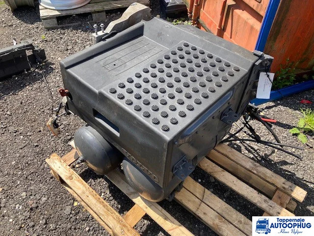 Volvo batterikasse – Volvo battery box – Volvo 22899979 - Body and exterior for Truck: picture 1 Volvo batterikasse – Volvo battery box – Volvo 22899979 - Body and exterior for Truck: picture 1