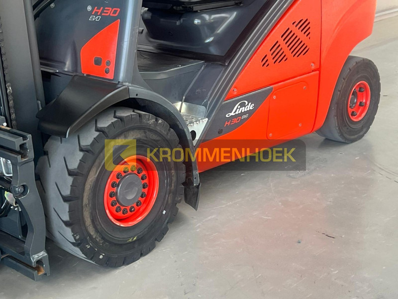 LPG forklift Linde H 30 T: picture 11