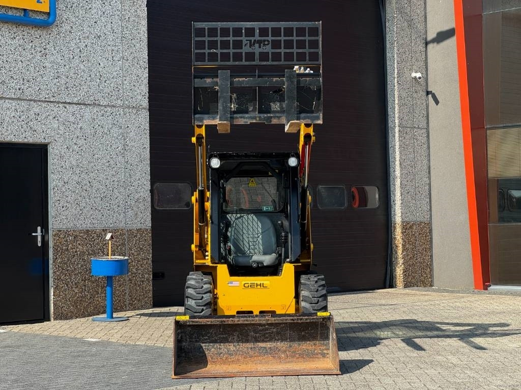 Gehl R135 / Mantitou 1350R, 2022, 115 hours!  - Mini excavator: picture 3 Gehl R135 / Mantitou 1350R, 2022, 115 hours!  - Mini excavator: picture 3