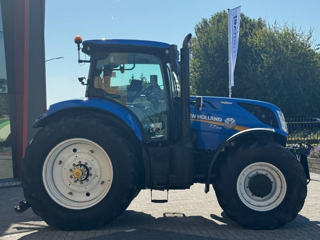 Farm tractor New Holland T7.245 Auto Command, GPS complete, frontlinkage: picture 9 Farm tractor New Holland T7.245 Auto Command, GPS complete, frontlinkage: picture 9