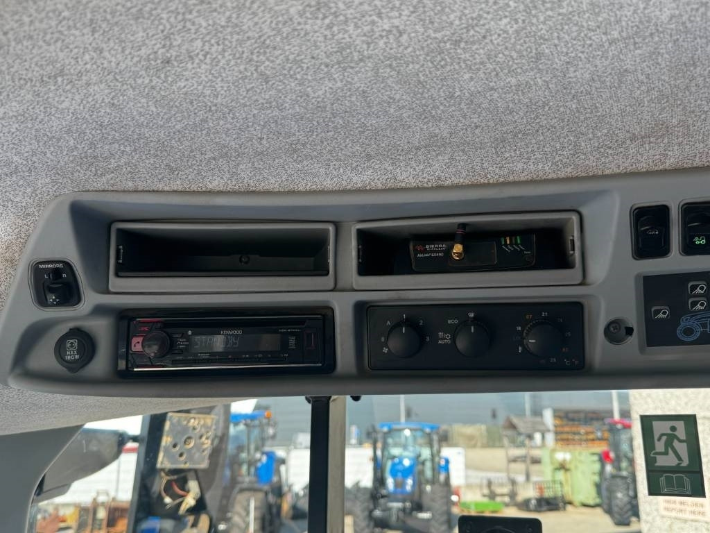 Farm tractor New Holland T7.245 Auto Command, GPS complete, frontlinkage: picture 21 Farm tractor New Holland T7.245 Auto Command, GPS complete, frontlinkage: picture 21