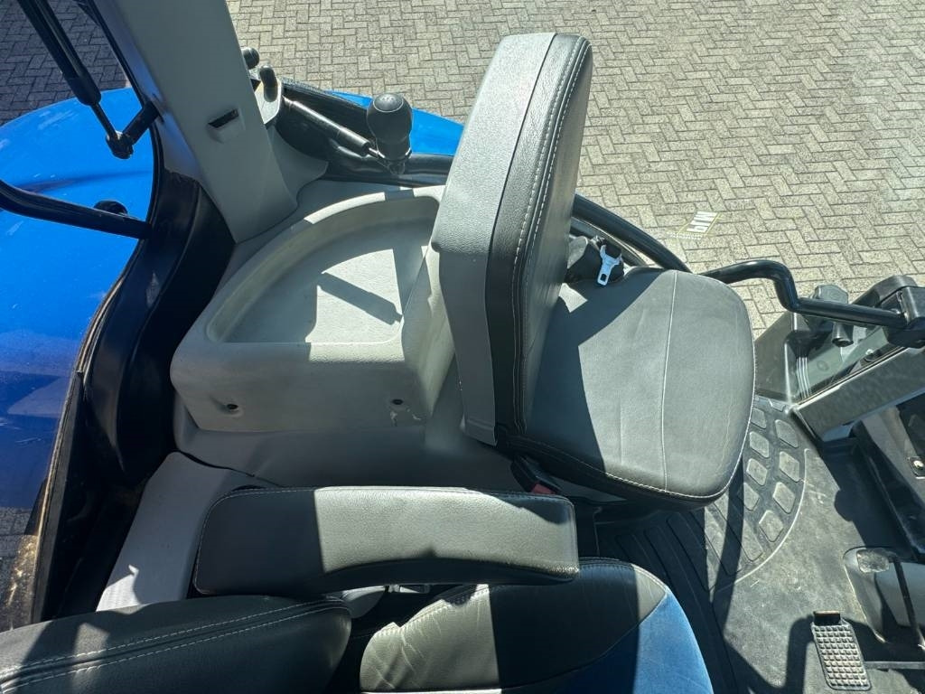 Farm tractor New Holland T7.245 Auto Command, GPS complete, frontlinkage: picture 29 Farm tractor New Holland T7.245 Auto Command, GPS complete, frontlinkage: picture 29