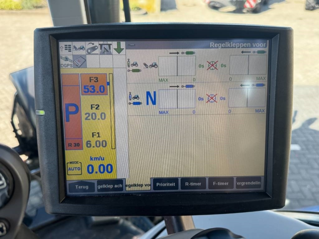 Farm tractor New Holland T7.245 Auto Command, GPS complete, frontlinkage: picture 28 Farm tractor New Holland T7.245 Auto Command, GPS complete, frontlinkage: picture 28