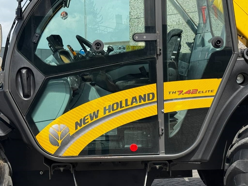 New Holland TH7.42, airco, 1951 hours! - Telescopic handler: picture 4 New Holland TH7.42, airco, 1951 hours! - Telescopic handler: picture 4