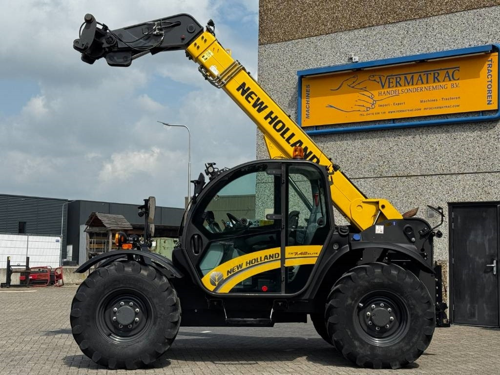 New Holland TH7.42, airco, 1951 hours! - Telescopic handler: picture 2 New Holland TH7.42, airco, 1951 hours! - Telescopic handler: picture 2