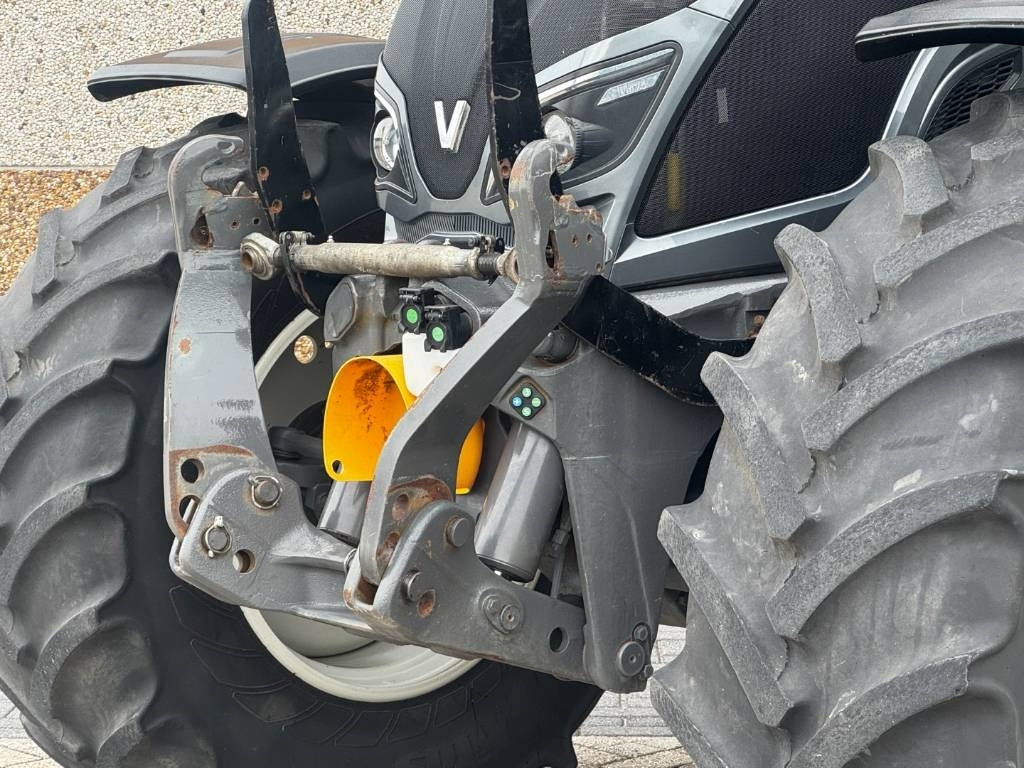 Valtra Frontlinkage + PTO, Frontloader, 3846 hours!! - Farm tractor: picture 4 Valtra Frontlinkage + PTO, Frontloader, 3846 hours!! - Farm tractor: picture 4