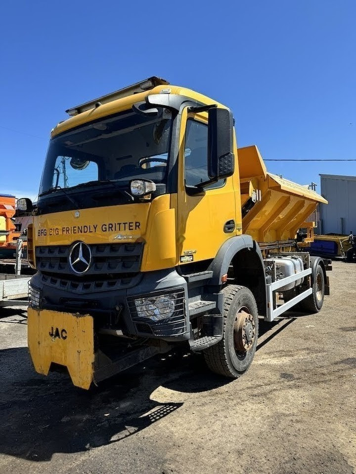 Mercedes-Benz 1824 - Municipal/ Special vehicle, Truck: picture 1 Mercedes-Benz 1824 - Municipal/ Special vehicle, Truck: picture 1