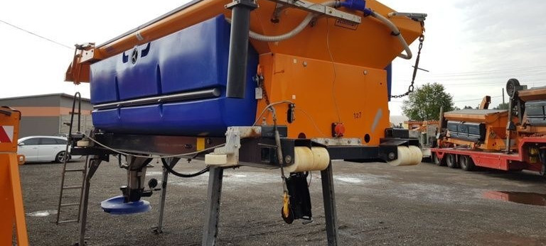 Schmidt Solarko piaskarka SCHMIDT STRATOS 5m3 - Sand/ Salt spreader for Municipal/ Special vehicle: picture 3 Schmidt Solarko piaskarka SCHMIDT STRATOS 5m3 - Sand/ Salt spreader for Municipal/ Special vehicle: picture 3
