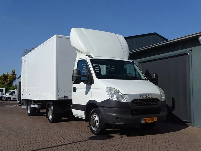 Iveco Daily 35C17 Be combinatie be trekker podium oplegger 3080 KG laadvm. 1.5 Ton Laadklep - Tractor unit: picture 1 Iveco Daily 35C17 Be combinatie be trekker podium oplegger 3080 KG laadvm. 1.5 Ton Laadklep - Tractor unit: picture 1