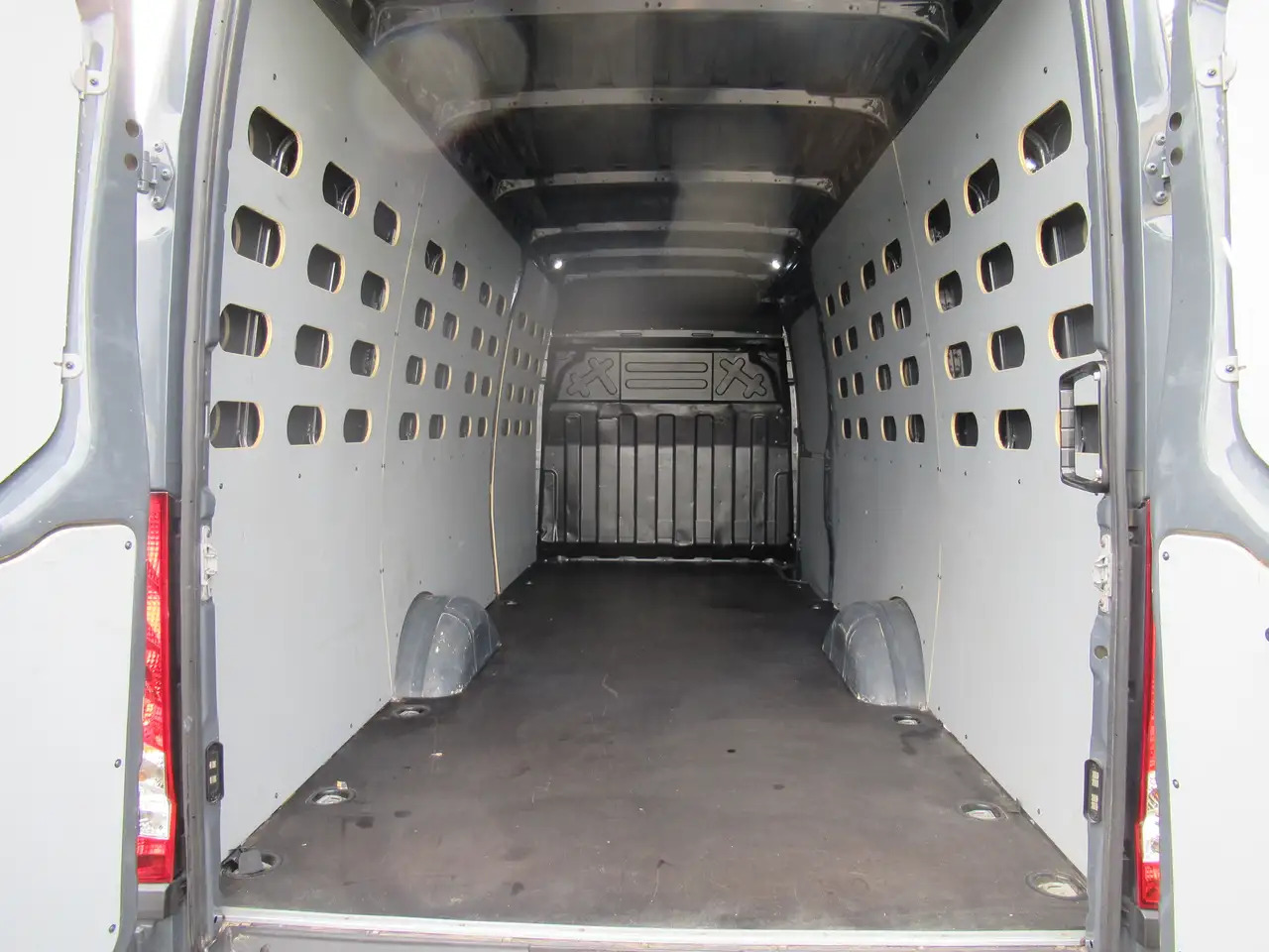 Iveco Daily L3h2 clim 23000€+tva/btw - Panel van: picture 5 Iveco Daily L3h2 clim 23000€+tva/btw - Panel van: picture 5