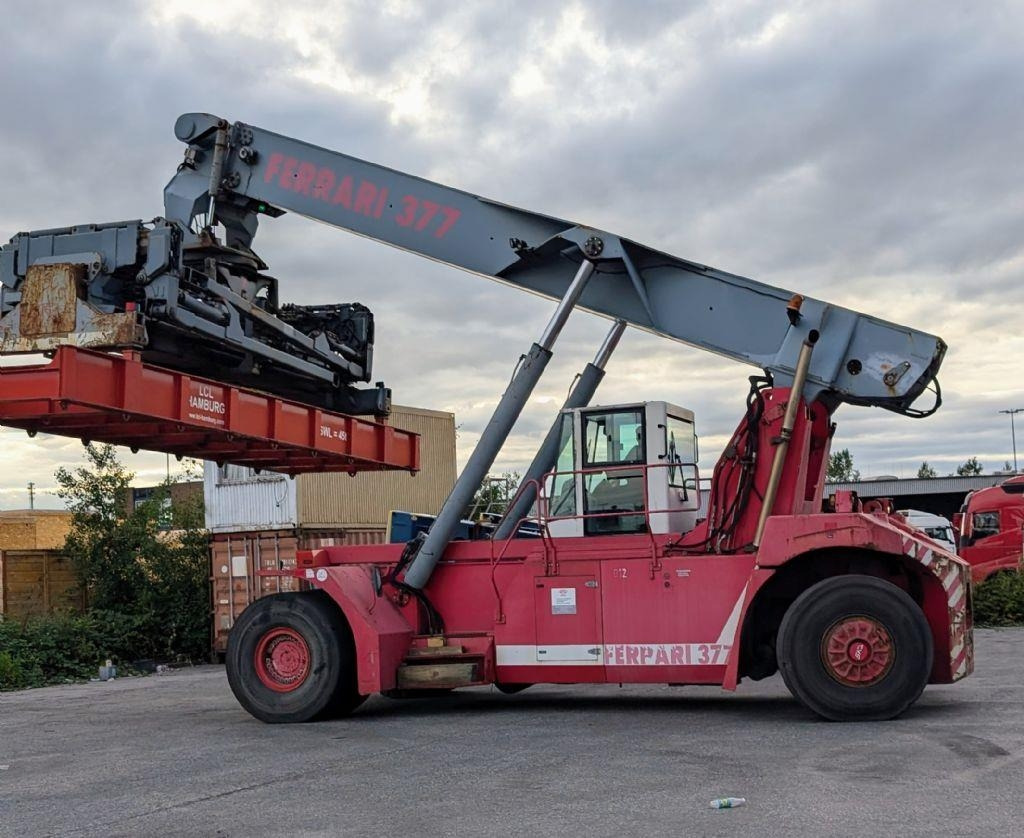 CVS Ferrari F377.5 PB - Reach stacker: picture 3 CVS Ferrari F377.5 PB - Reach stacker: picture 3