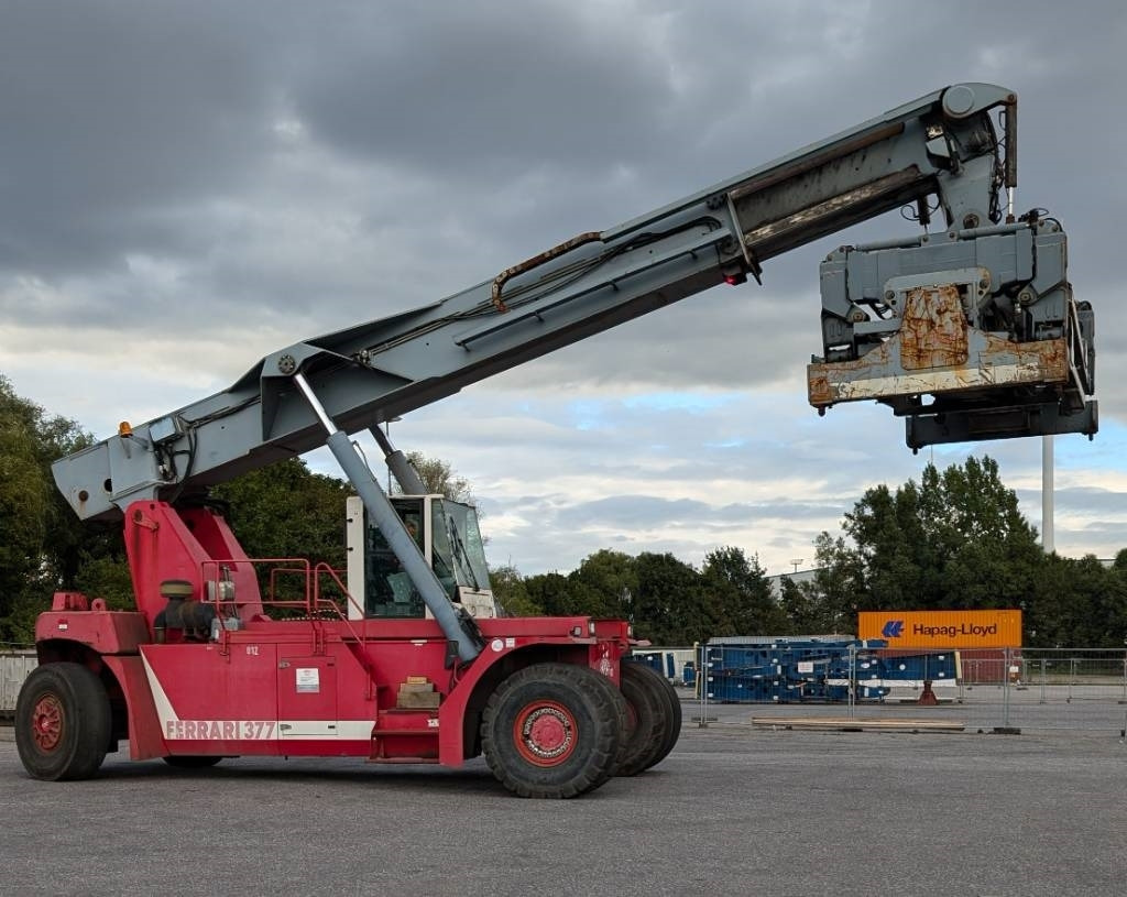 CVS Ferrari F377.5 PB - Reach stacker: picture 5 CVS Ferrari F377.5 PB - Reach stacker: picture 5