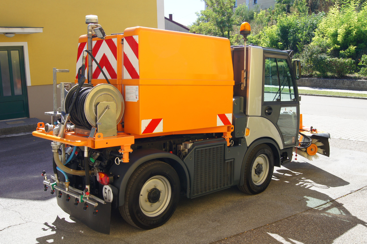 MULTICAR TREMO X56 Carrier CS/4x4/Euro 5/Besen/Wasserfass - Road sweeper: picture 4 MULTICAR TREMO X56 Carrier CS/4x4/Euro 5/Besen/Wasserfass - Road sweeper: picture 4