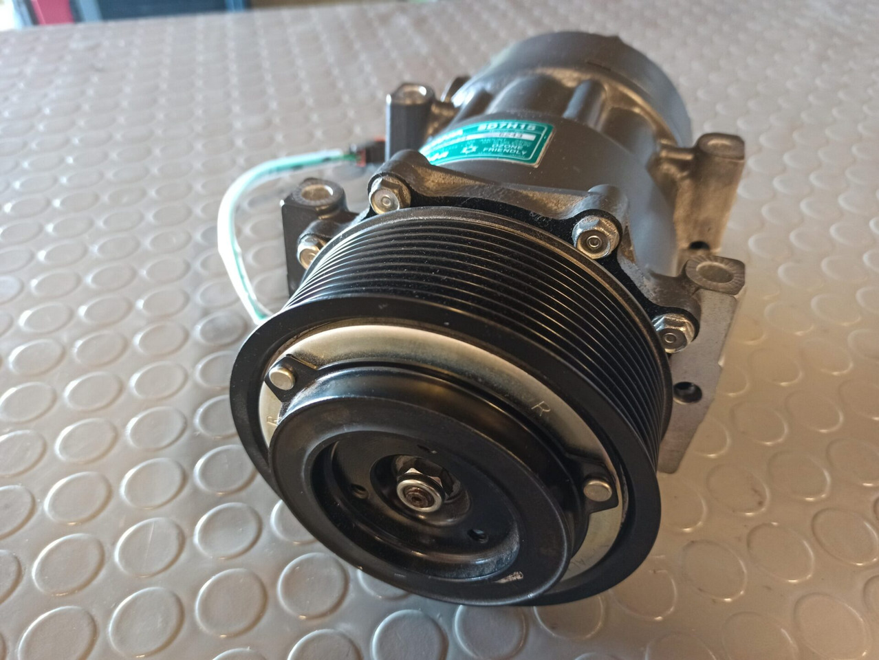 SCANIA A/C COMPRESSOR - 2564093 - A/C compressor for Truck: picture 1 SCANIA A/C COMPRESSOR - 2564093 - A/C compressor for Truck: picture 1