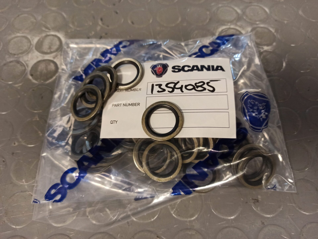 SCANIA GASKET 1354085 - Engine gasket for Truck: picture 1 SCANIA GASKET 1354085 - Engine gasket for Truck: picture 1