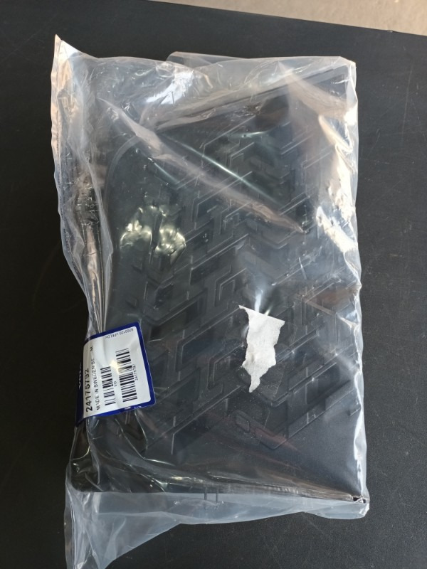 VOLVO FOOT STEP 24175792 - Footstep for Truck: picture 1 VOLVO FOOT STEP 24175792 - Footstep for Truck: picture 1