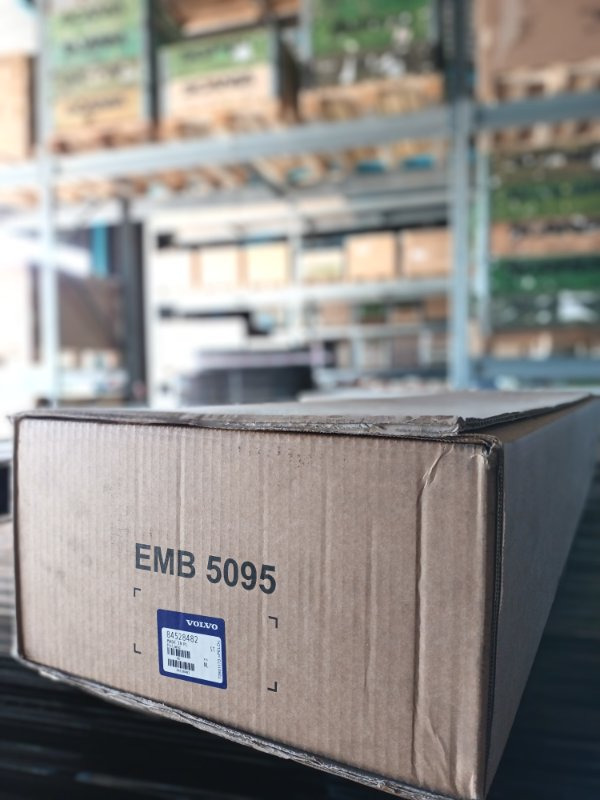 VOLVO WINDSCREEN WIPER 84528482 - Wiper for Truck: picture 1 VOLVO WINDSCREEN WIPER 84528482 - Wiper for Truck: picture 1