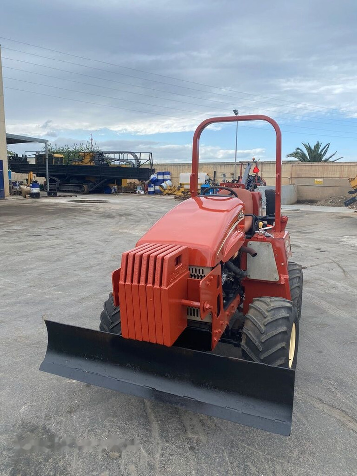 Ditch-Witch RT45 - Trencher: picture 3 Ditch-Witch RT45 - Trencher: picture 3