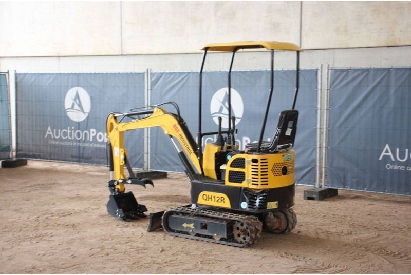 AGT Industrial QH12R - Mini excavator: picture 3 AGT Industrial QH12R - Mini excavator: picture 3
