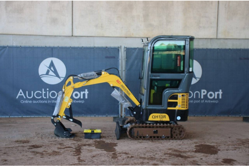 AGT Industrial QH13R - Mini excavator: picture 1 AGT Industrial QH13R - Mini excavator: picture 1