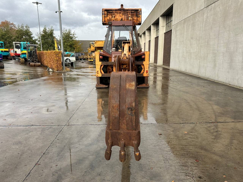 Backhoe loader Case 580G: picture 18