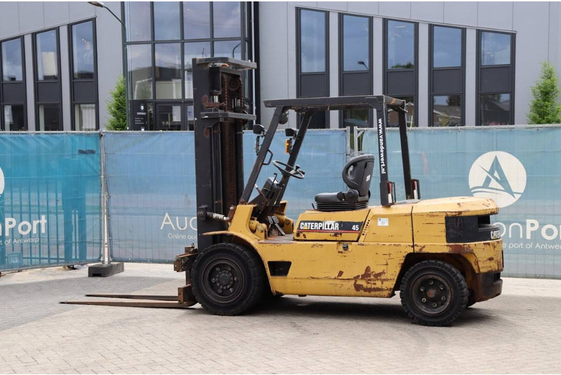 Caterpillar DP45 - Diesel forklift: picture 3 Caterpillar DP45 - Diesel forklift: picture 3
