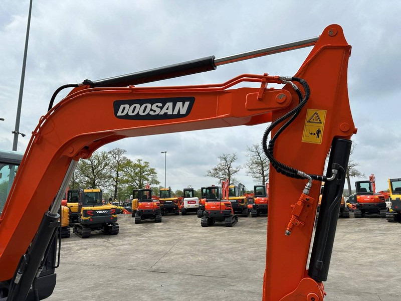Crawler excavator Doosan DX55-9C: picture 12