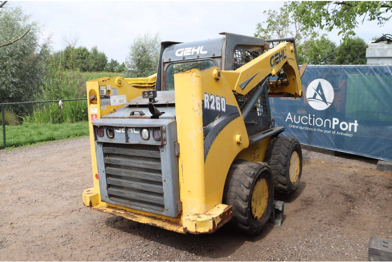 Wheel loader Gehl R260: picture 6