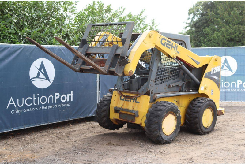 Wheel loader Gehl R260: picture 9