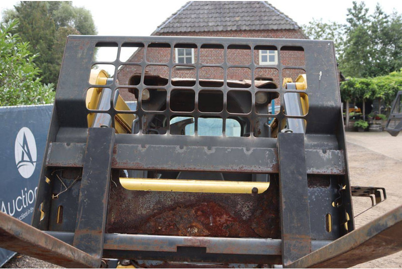 Wheel loader Gehl R260: picture 11