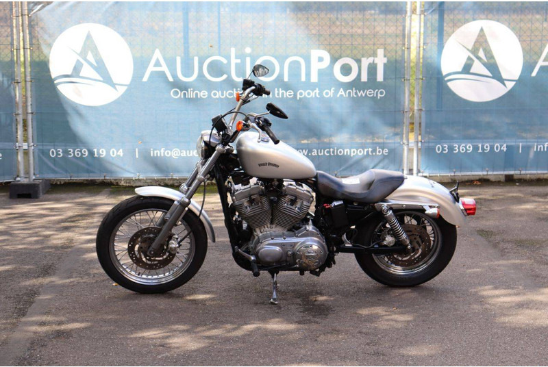 Harley-Davidson Sportster XL 883 Roadster - Motorcycle: picture 1 Harley-Davidson Sportster XL 883 Roadster - Motorcycle: picture 1