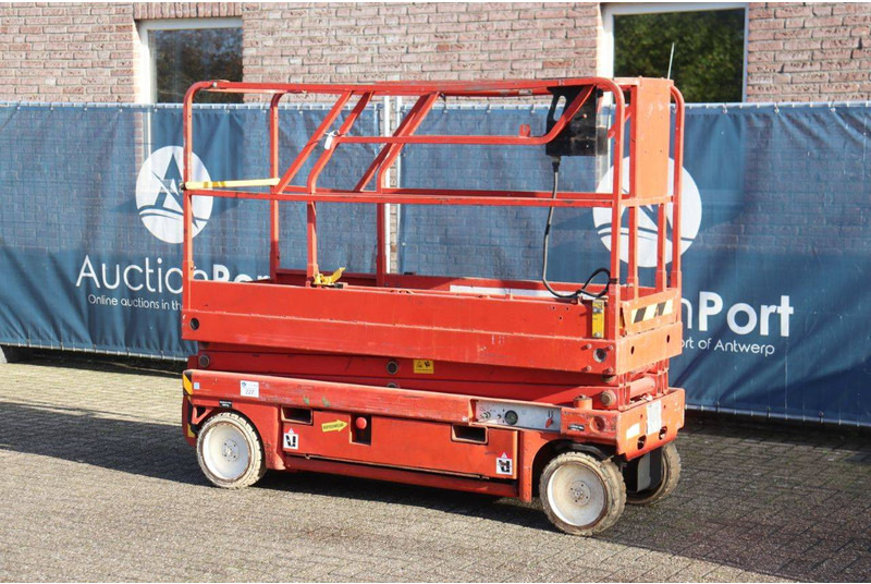 Haulotte COMPACT 8 - Scissor lift: picture 3 Haulotte COMPACT 8 - Scissor lift: picture 3
