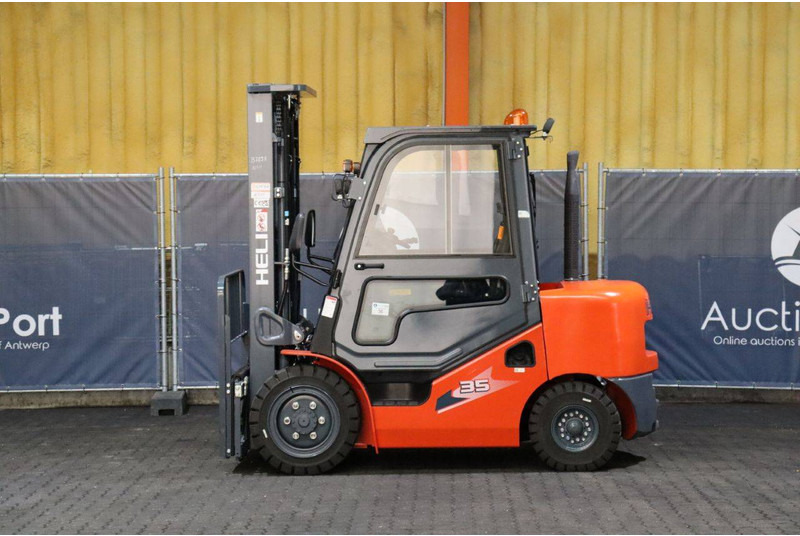 Heli CPCD35 - Diesel forklift: picture 2 Heli CPCD35 - Diesel forklift: picture 2