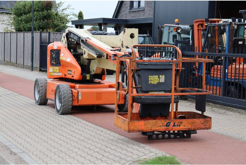 JLG M450AJ - Articulated boom: picture 4 JLG M450AJ - Articulated boom: picture 4
