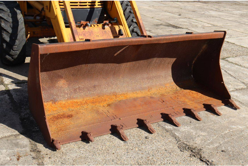 Backhoe loader Komatsu WB97R: picture 11